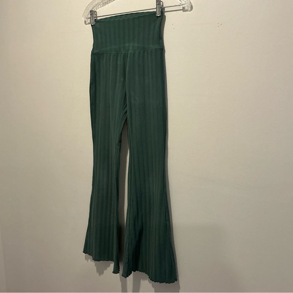 Aerie Women Green Flared leggings Size XS